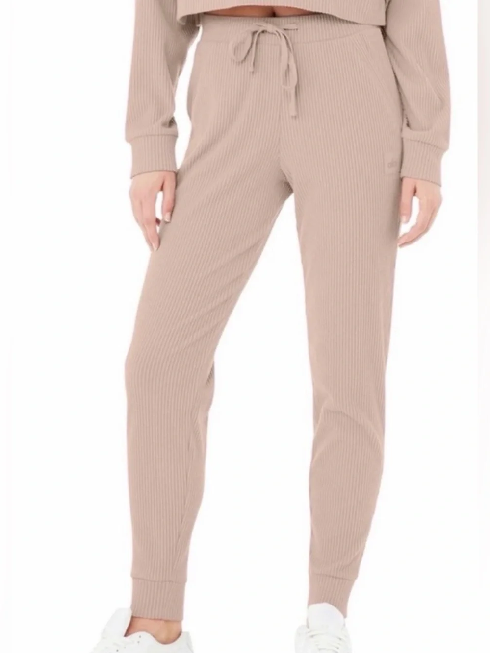 ALO YOGA Muse Sweatpants in Dusty Rose - Small